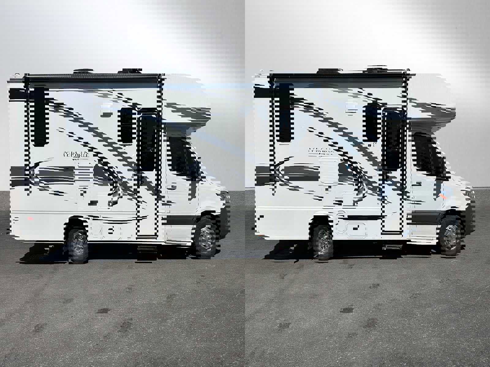 Used 2021 Mercedes-Benz Sprinter 3500 image 2