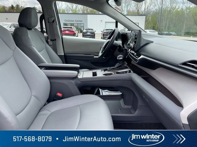 Used 2024 Toyota Sienna XLE FWD image 14