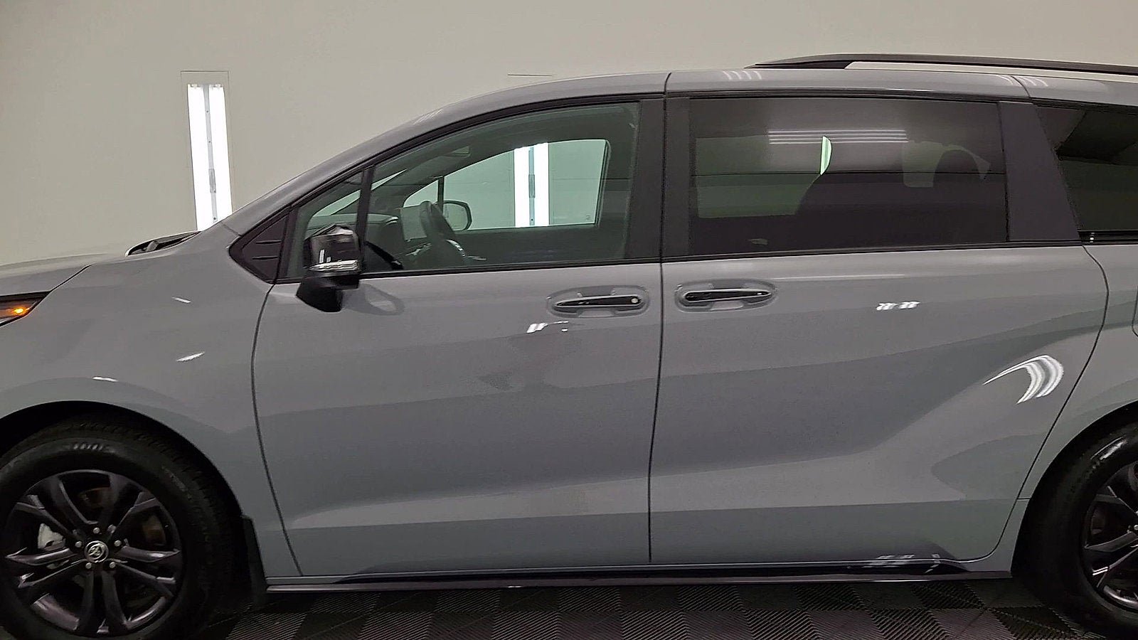 Used 2025 Toyota Sienna XSE w/ XSE Premium Package AWD/4WD image 9