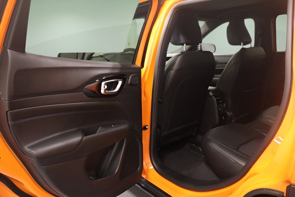 New 2026 Jeep Compass Latitude w/ Sun and Sound Group AWD/4WD image 13