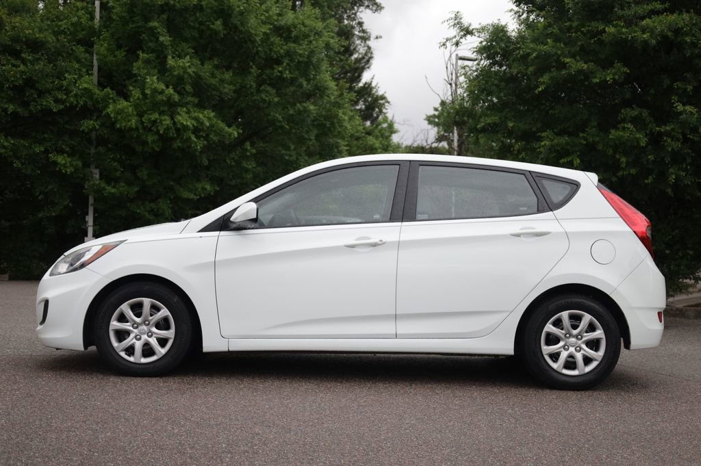 Used 2012 Hyundai Accent GS FWD image 2