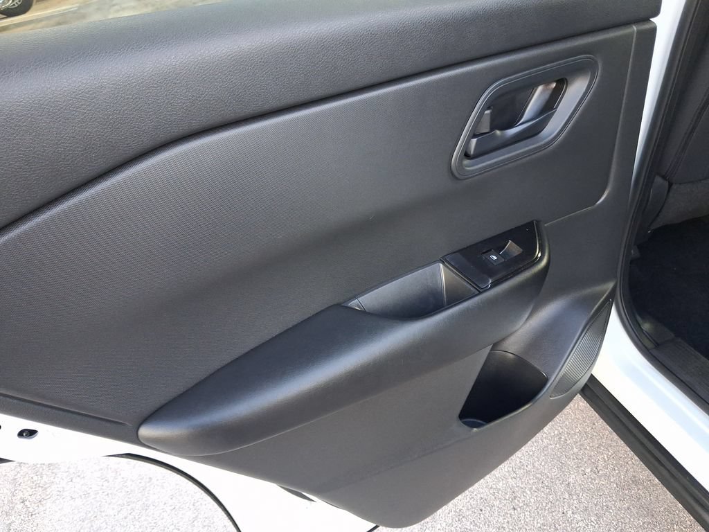 Certified 2025 Nissan Rogue S FWD image 11
