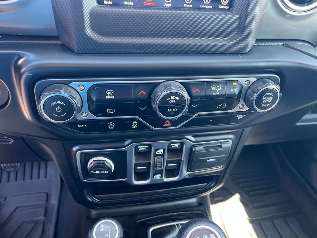 Used 2019 Jeep Wrangler Unlimited Sahara AWD/4WD image 30