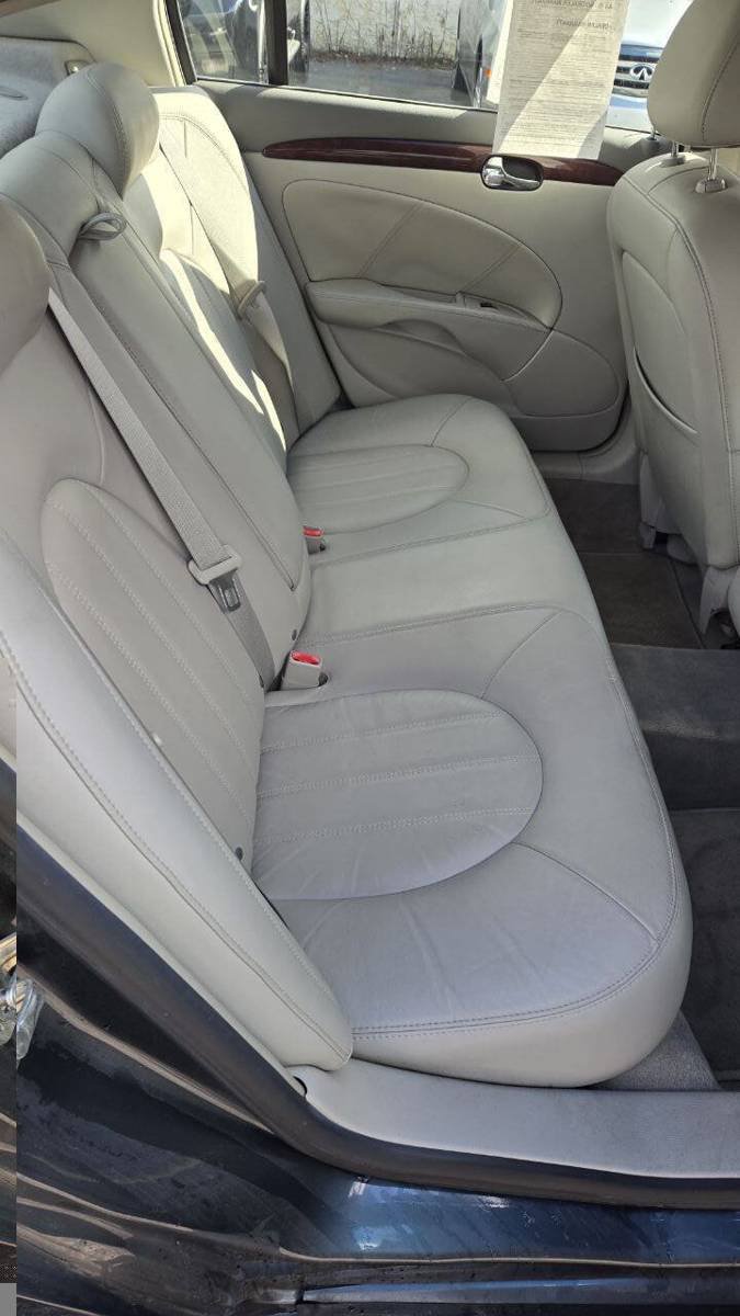 Used 2010 Buick Lucerne CXL FWD image 12