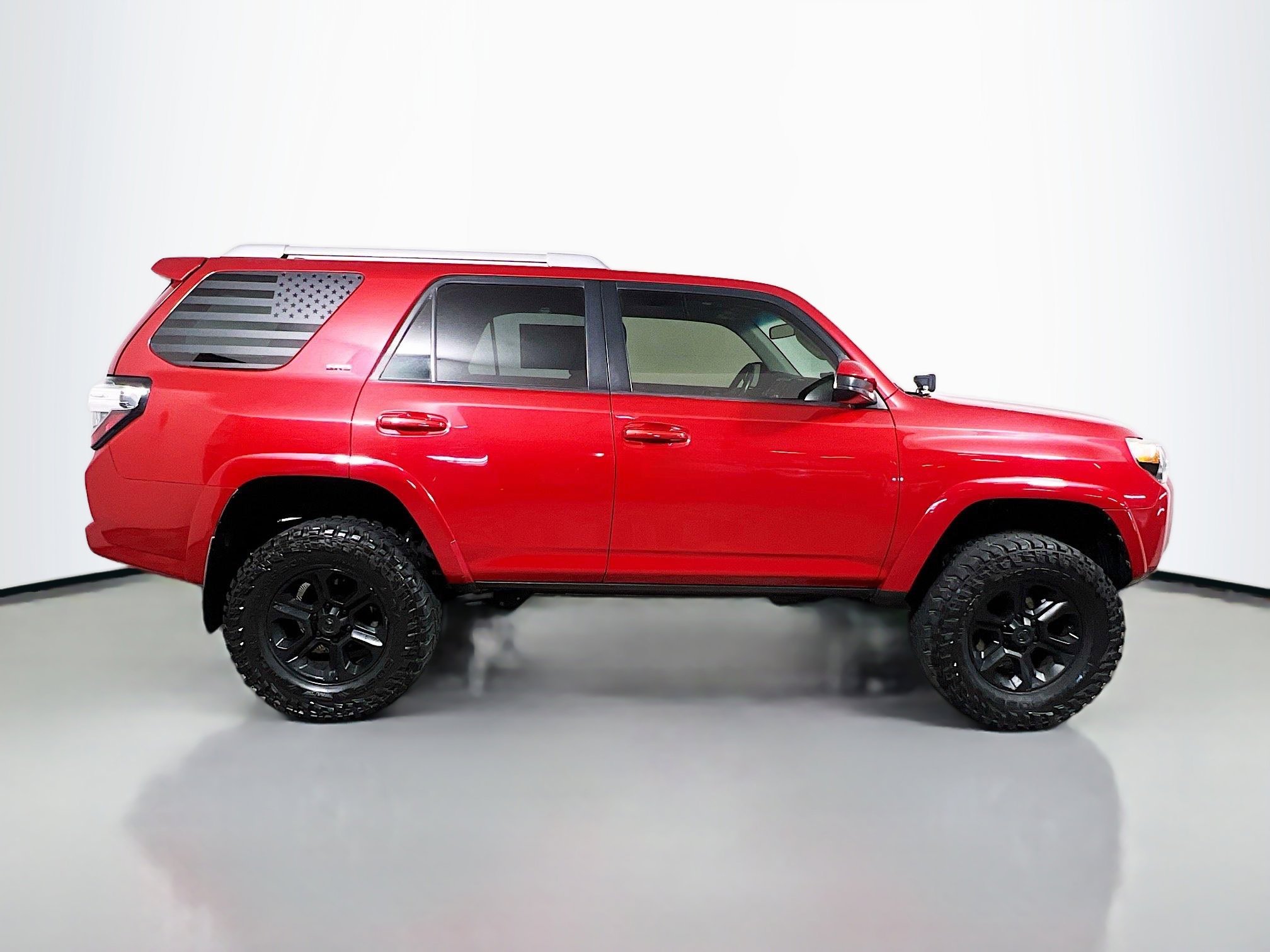 Used 2018 Toyota 4Runner SR5 image 3