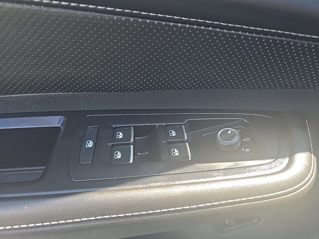 Used 2024 Volkswagen Atlas Cross Sport SE image 25