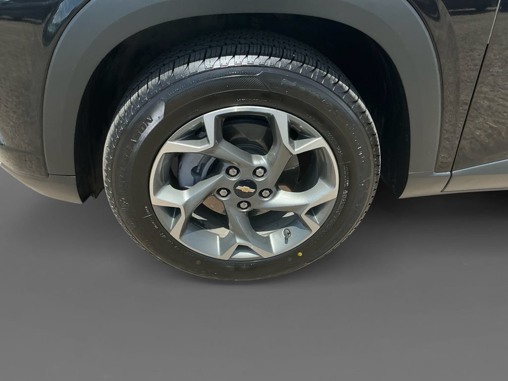 Used 2024 Chevrolet Trax LT w/ Driver Confidence Package FWD image 14
