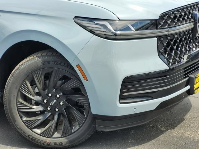 New 2026 Lincoln Navigator L Reserve w/ Jet Appearance Package AWD/4WD image 9