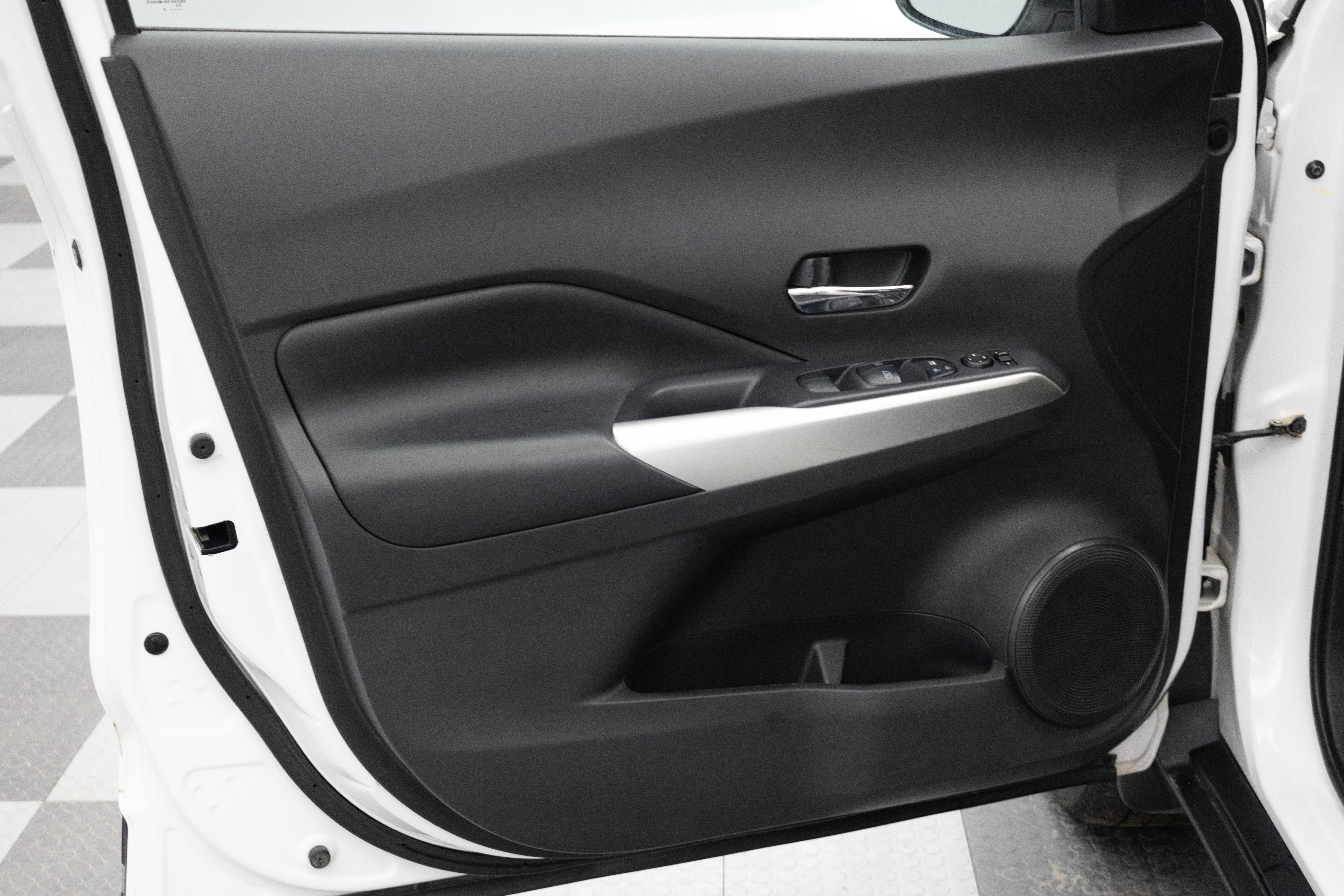 Used 2020 Nissan Kicks SR w/ SR Premium Package image 17