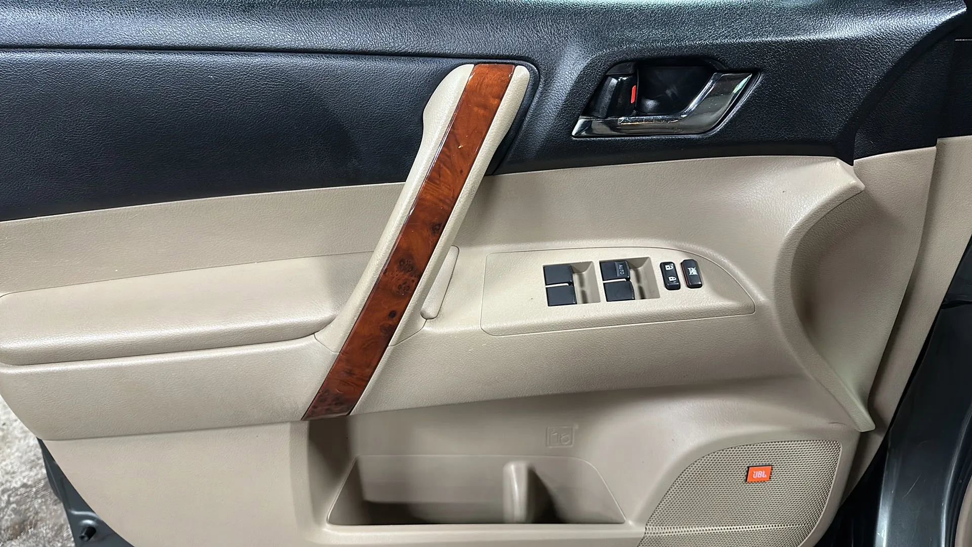 Used 2013 Toyota Highlander Limited image 10