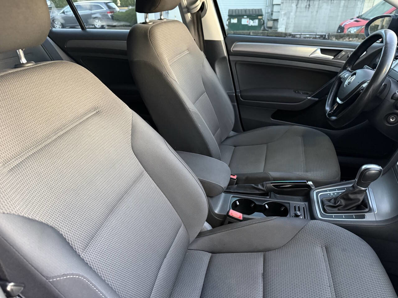 Used 2017 Volkswagen Golf S image 12