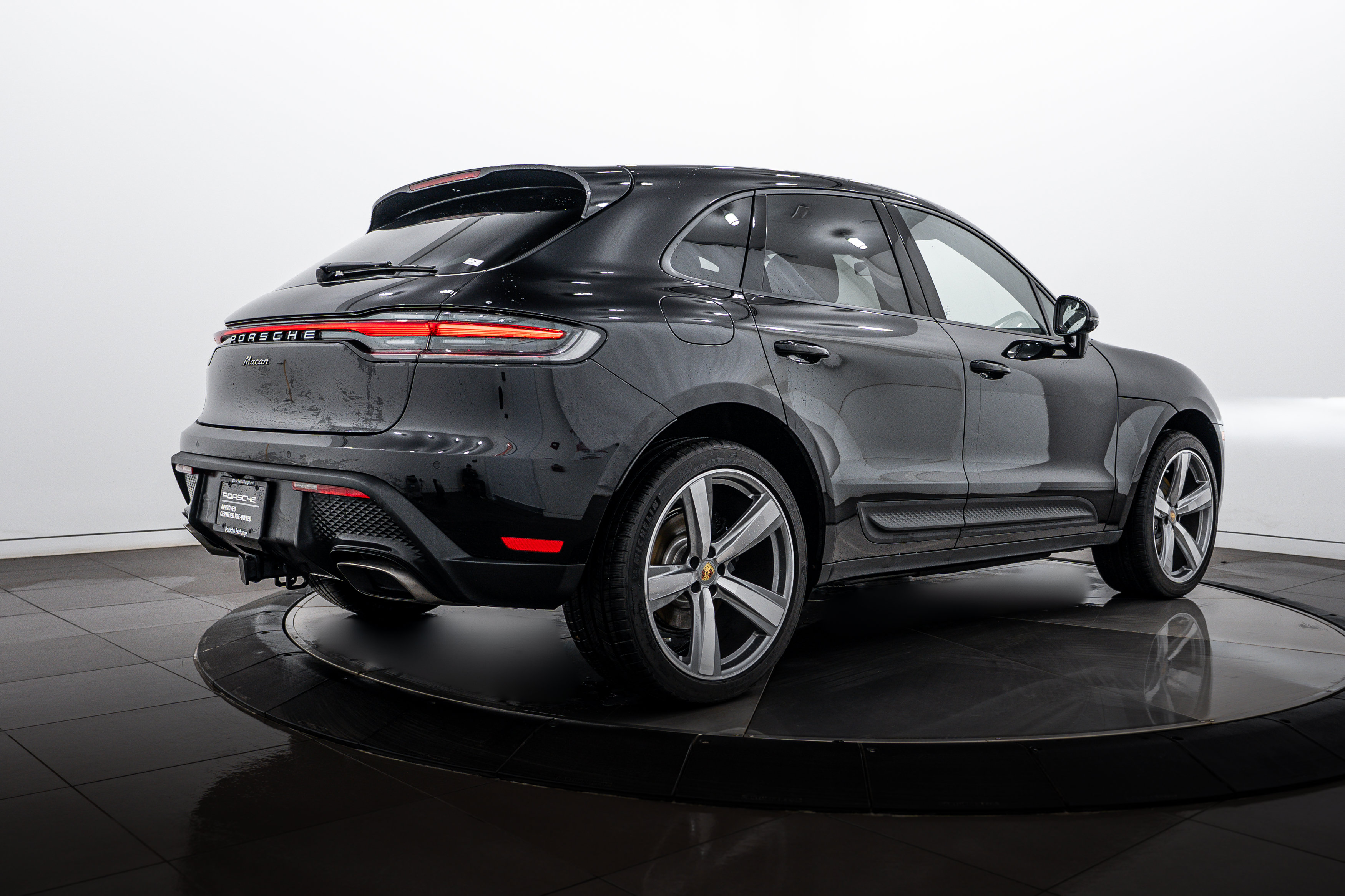 Certified 2026 Porsche Macan AWD/4WD image 7