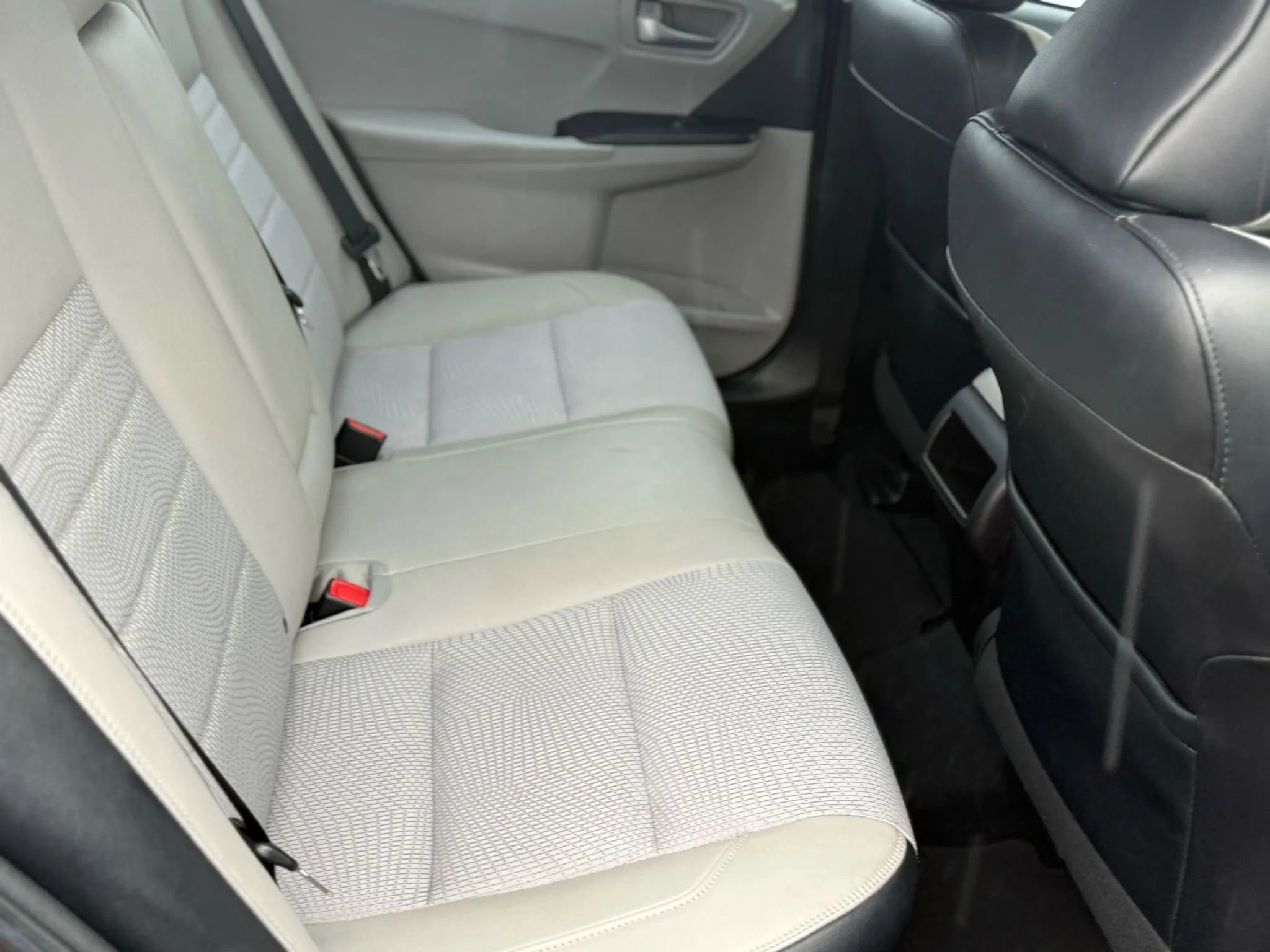 Used 2017 Toyota Camry SE image 15