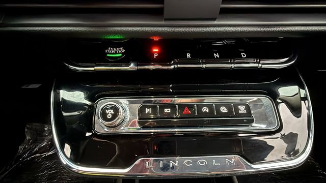 Used 2023 Lincoln Corsair Reserve w/ Rear Removable Package Tray image 22