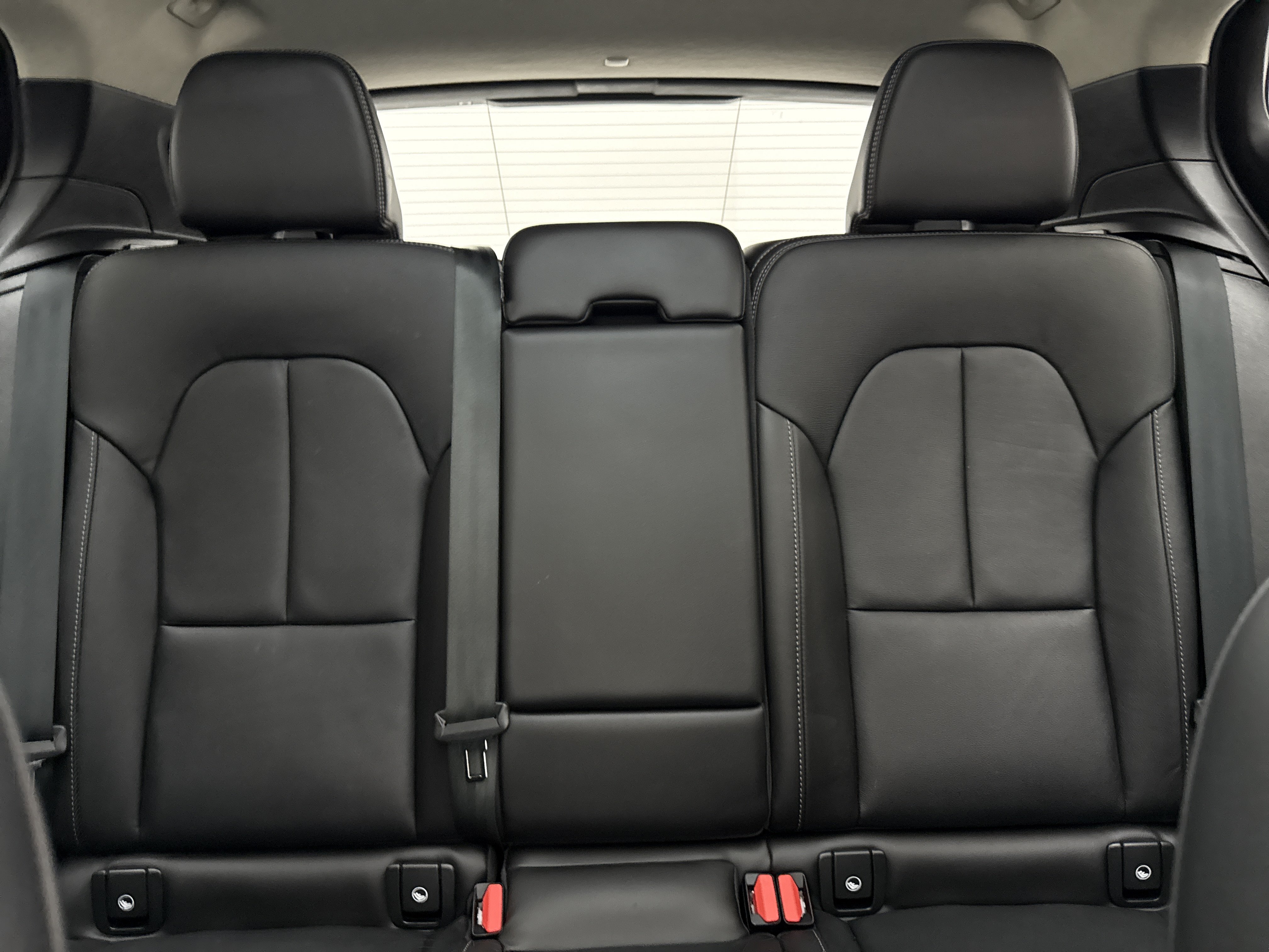 Certified 2024 Volvo XC40 B5 Plus AWD/4WD image 28