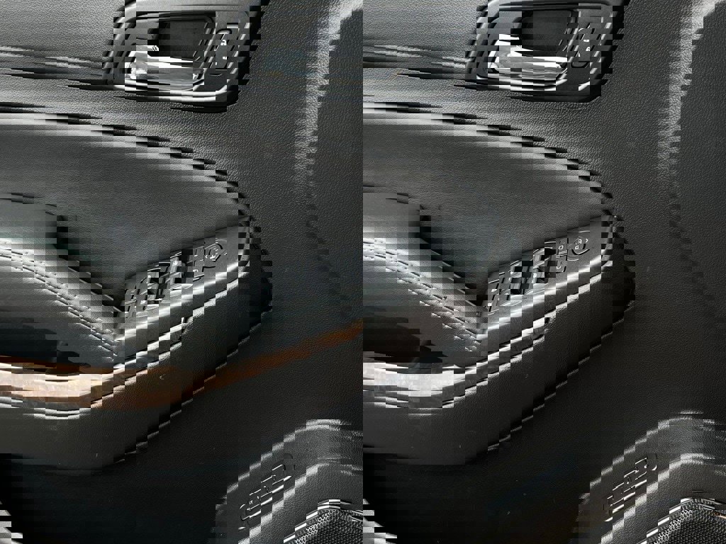 Used 2019 Chevrolet Suburban LT image 21