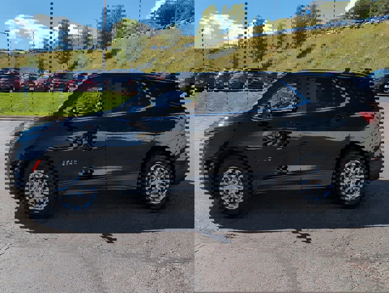 Used 2023 Chevrolet Equinox LT w/ Driver Convenience Package image 4