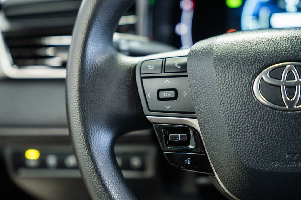 Used 2025 Toyota Camry LE image 27