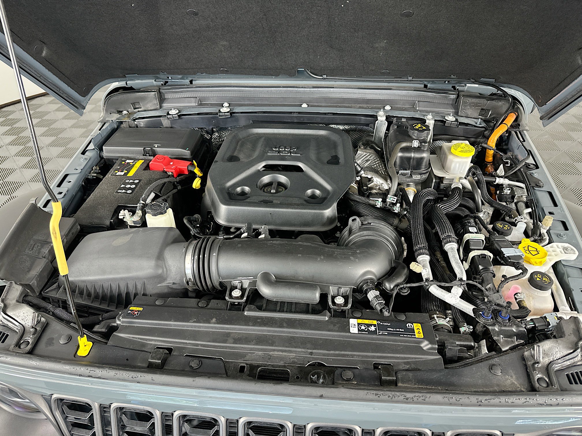 Used 2024 Jeep Wrangler Unlimited w/ Convenience Group AWD/4WD image 31