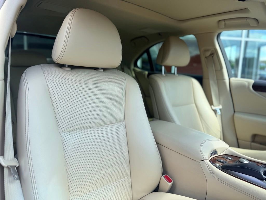 Used 2015 Lexus LS 460 w/ Comfort Package RWD image 15