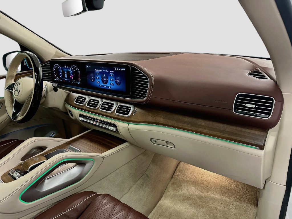 Used 2025 Mercedes-Benz Maybach GLS 600 4MATIC image 31