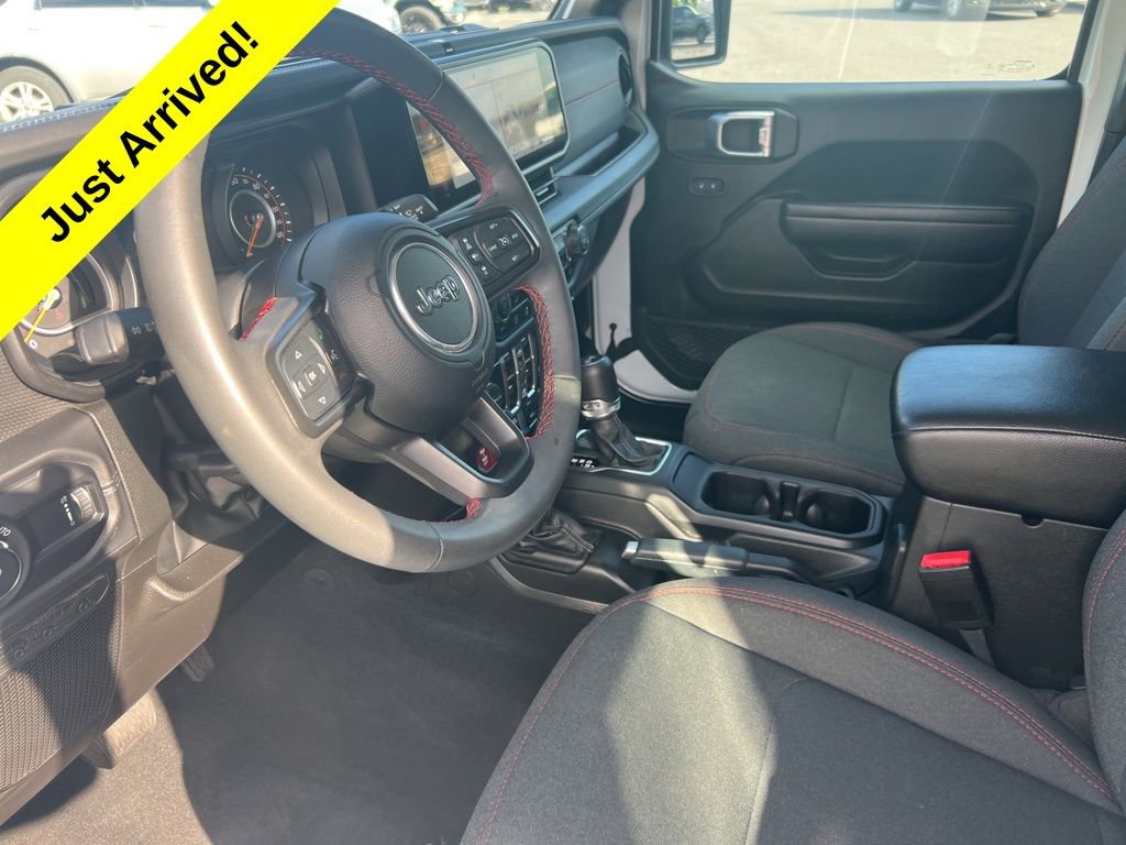 Used 2024 Jeep Wrangler Unlimited Rubicon image 2