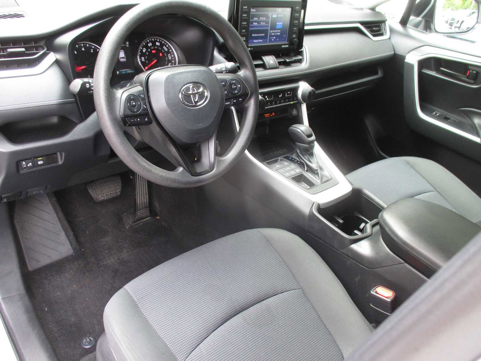 Used 2022 Toyota RAV4 LE image 9