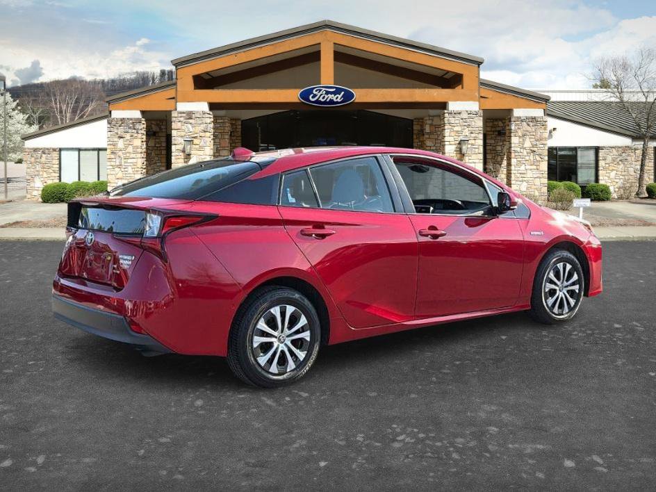 Used 2020 Toyota Prius LE AWD/4WD image 3