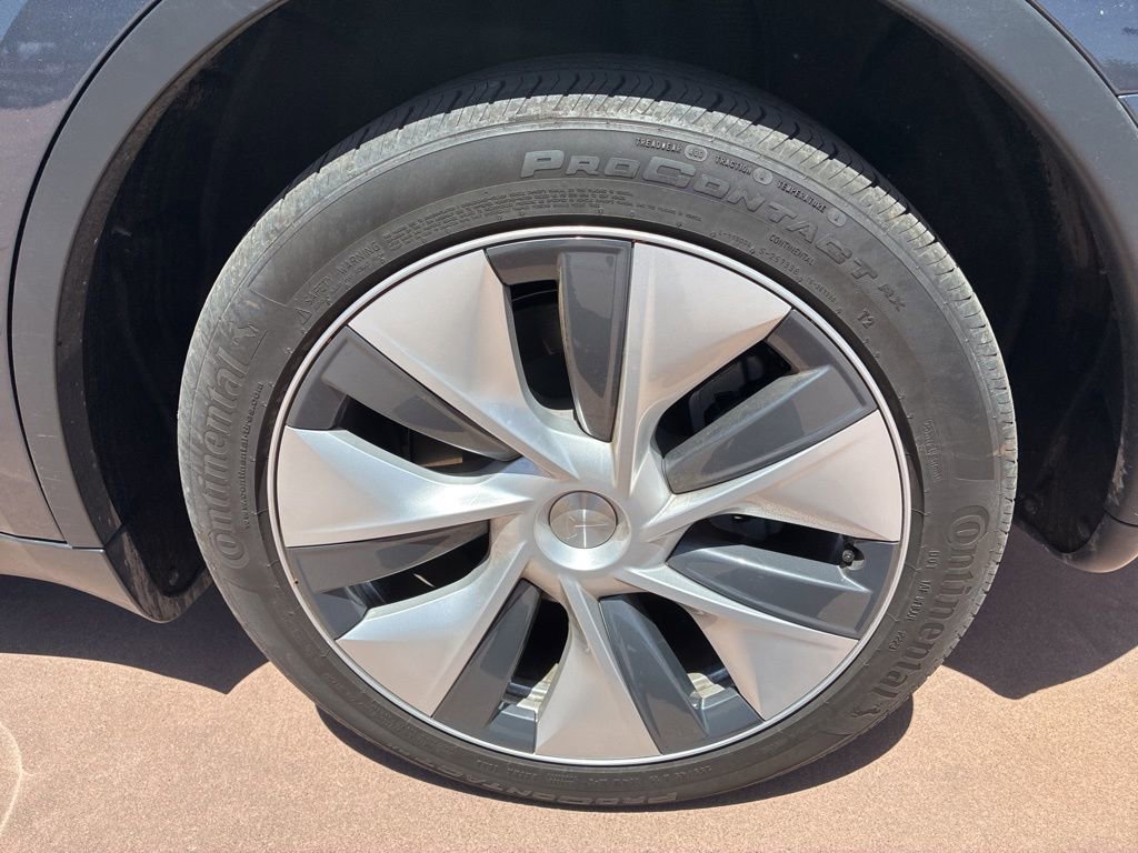 Used 2023 Tesla Model Y Long Range AWD/4WD image 32