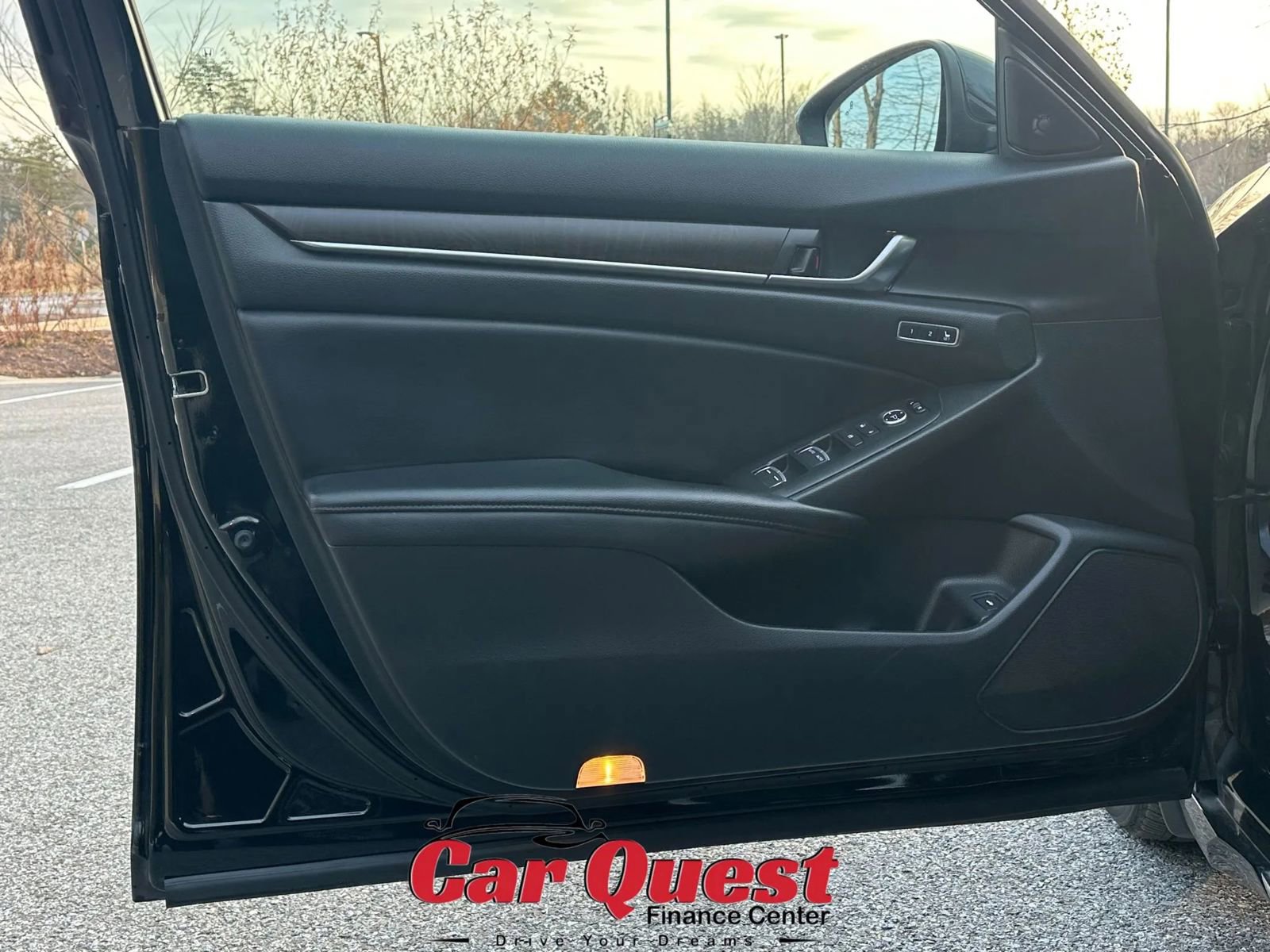 Used 2018 Honda Accord Touring image 11