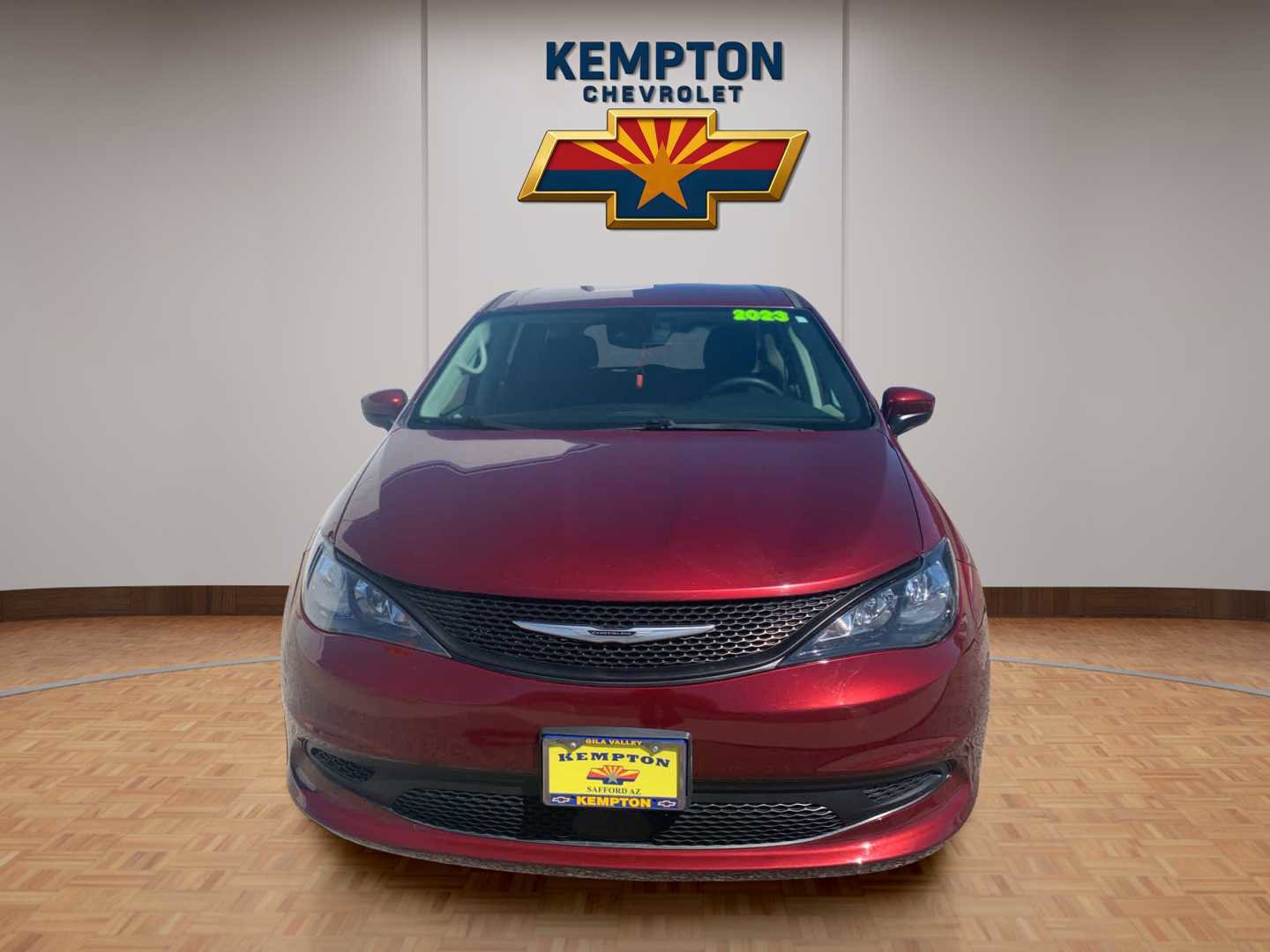 Used 2023 Chrysler Voyager LX image 1