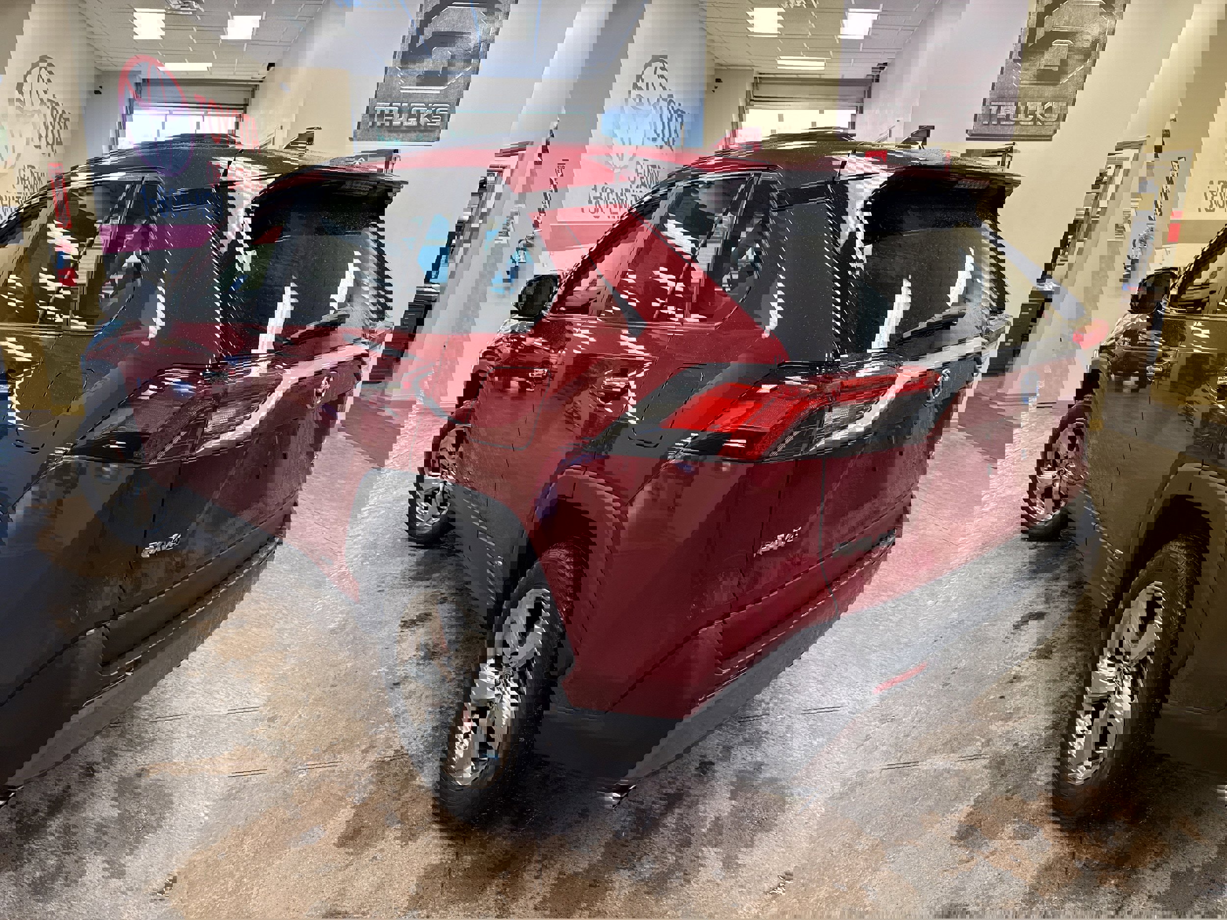 Used 2020 Toyota RAV4 Limited image 10