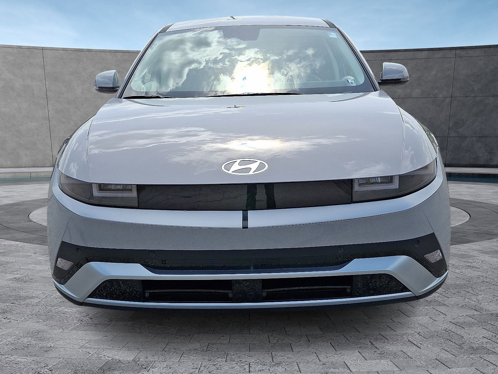 New 2025 Hyundai Ioniq 5 SE image 2