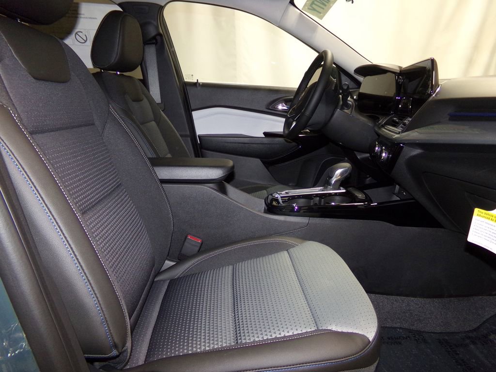 New 2025 Chevrolet Trax LT w/ Driver Confidence Package image 8