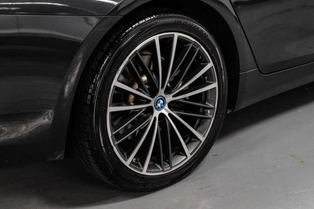 Used 2022 BMW 530e w/ Premium Package image 61