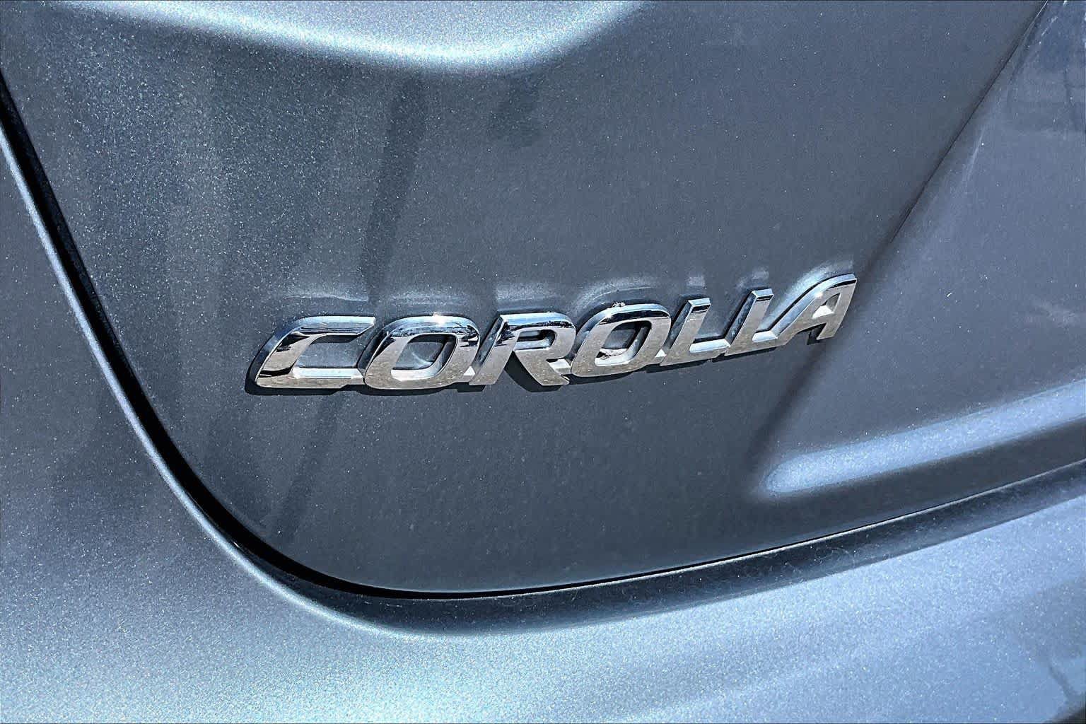 Used 2022 Toyota Corolla LE FWD image 30