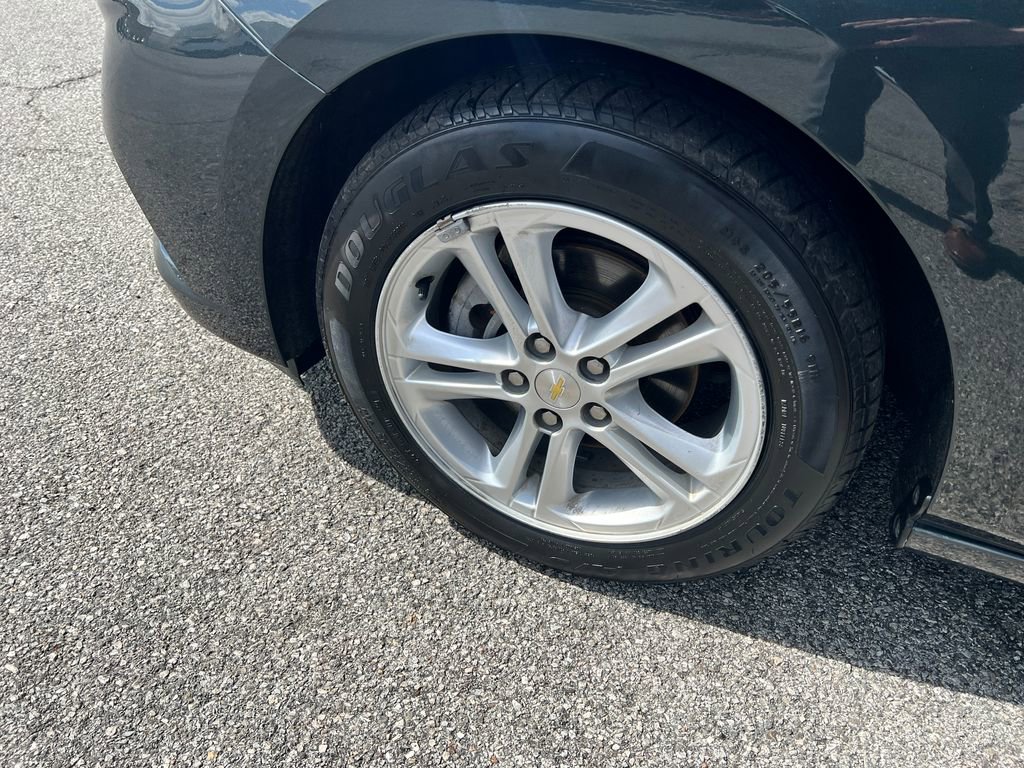 Used 2018 Chevrolet Cruze LT w/ Sun And Sound Package image 15