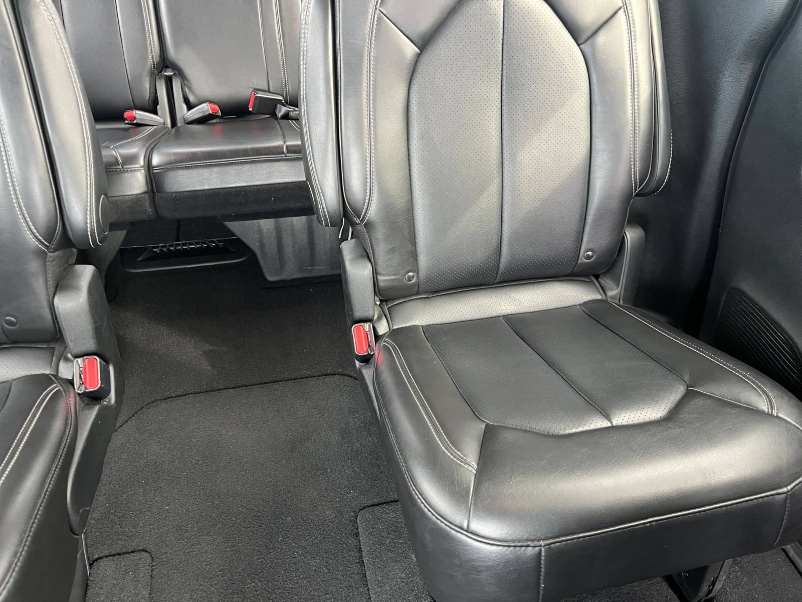 Used 2025 Chrysler Pacifica Select FWD image 39
