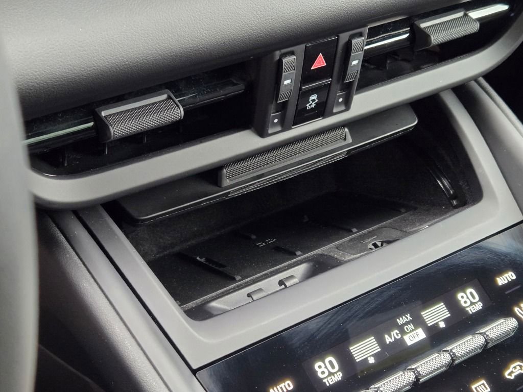 Certified 2025 Porsche Macan Electric image 24