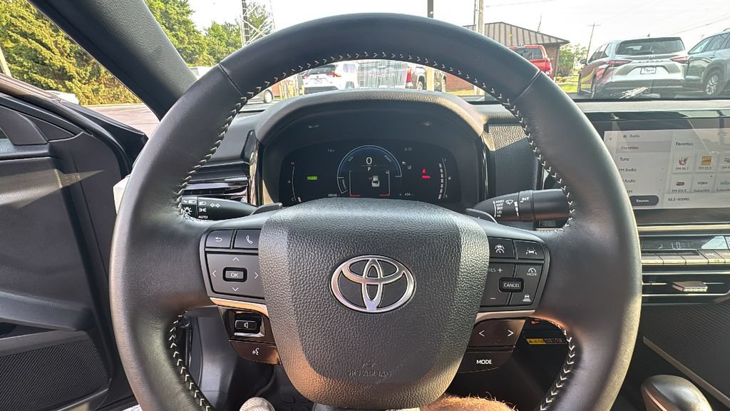 Used 2025 Toyota Camry SE FWD image 15