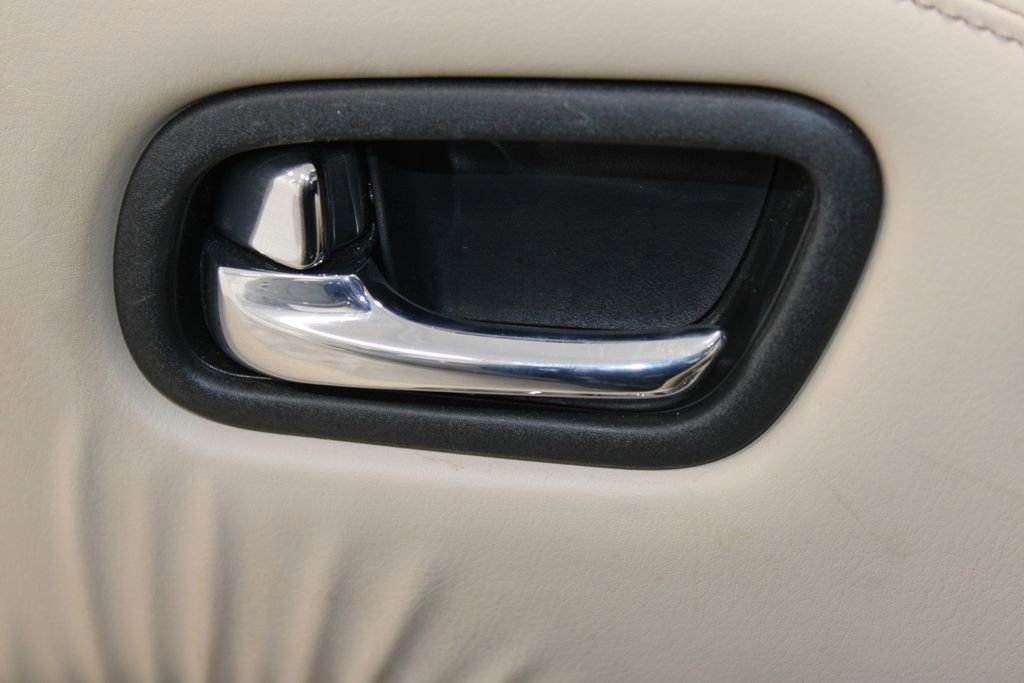 Used 2024 Nissan Armada SL w/ Captain's Chairs Package image 51