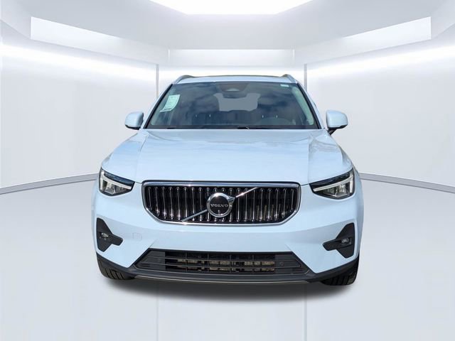 Used 2024 Volvo XC40 B5 Plus image 9