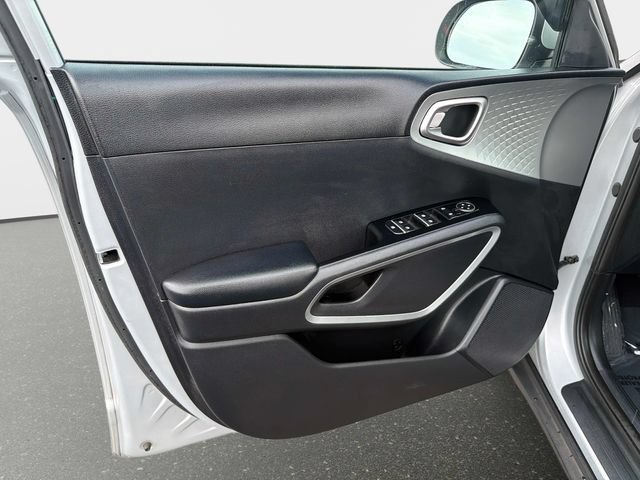 Used 2020 Kia Soul LX FWD image 16