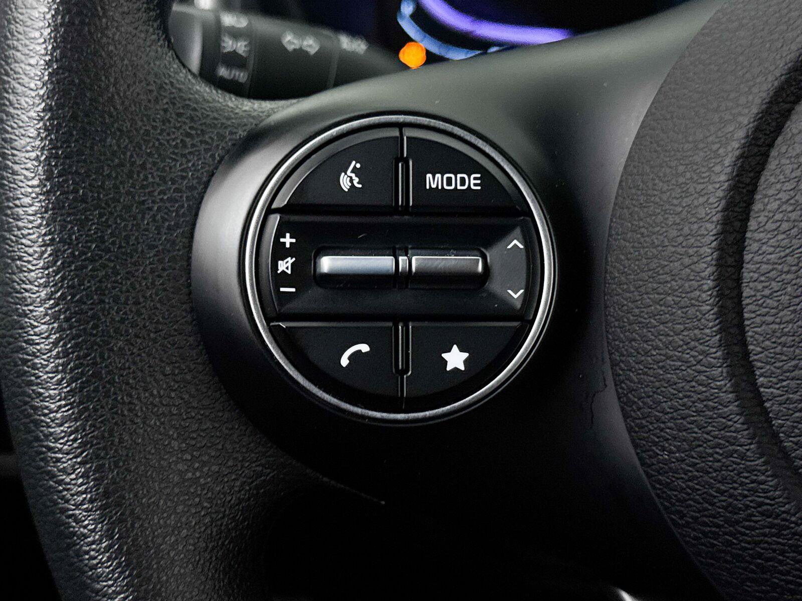 Used 2025 Kia Soul LX w/ LX Technology Package FWD image 32