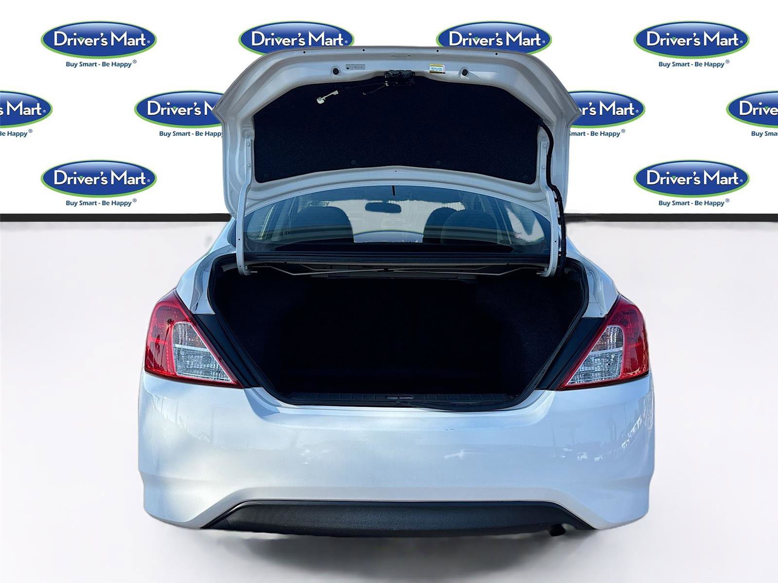 Used 2018 Nissan Versa SV image 25