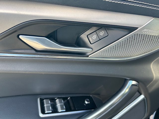 Certified 2022 Jaguar XF R-Dynamic SE AWD/4WD image 13