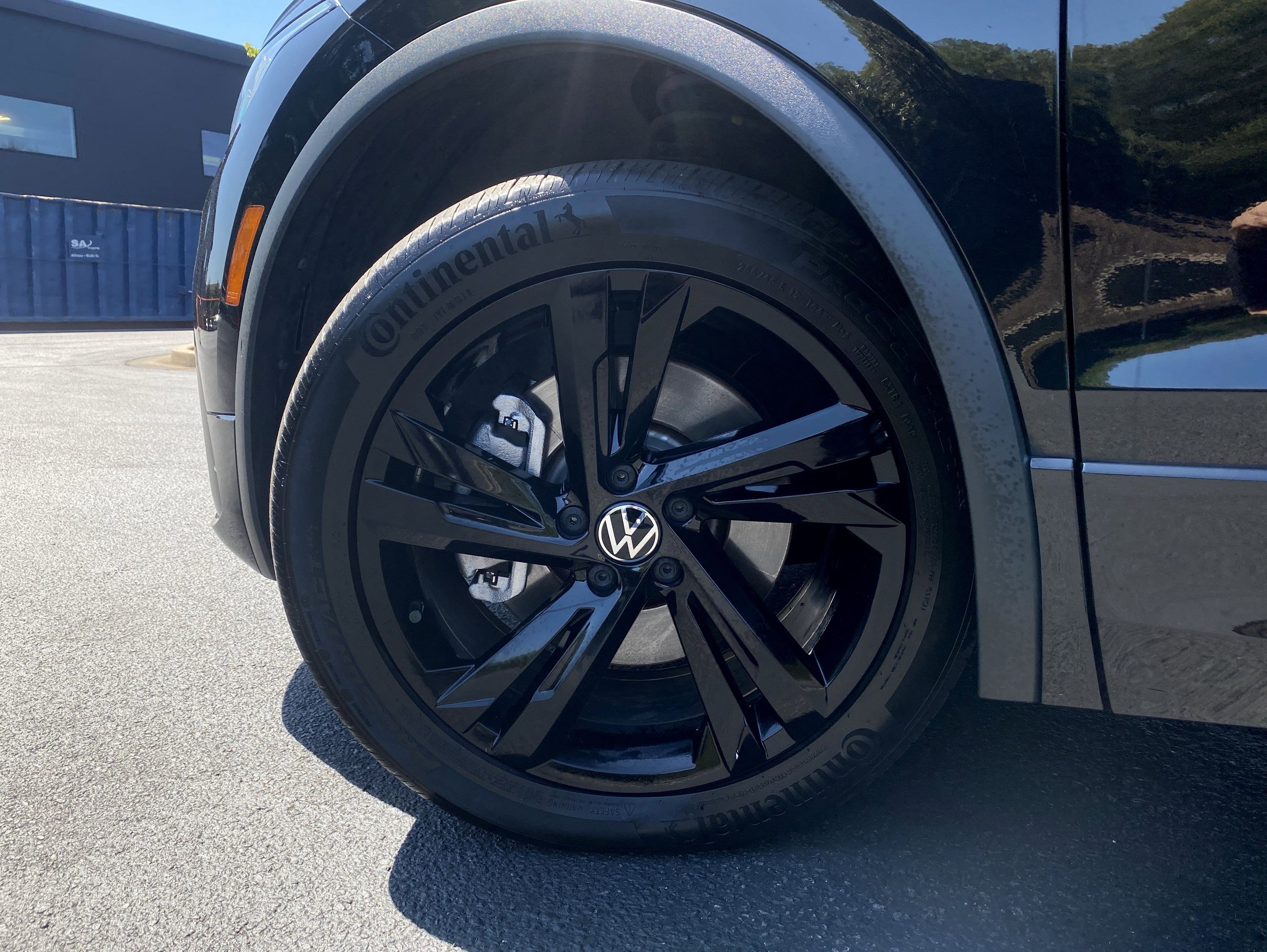 Used 2023 Volkswagen Tiguan SE R-Line FWD image 18