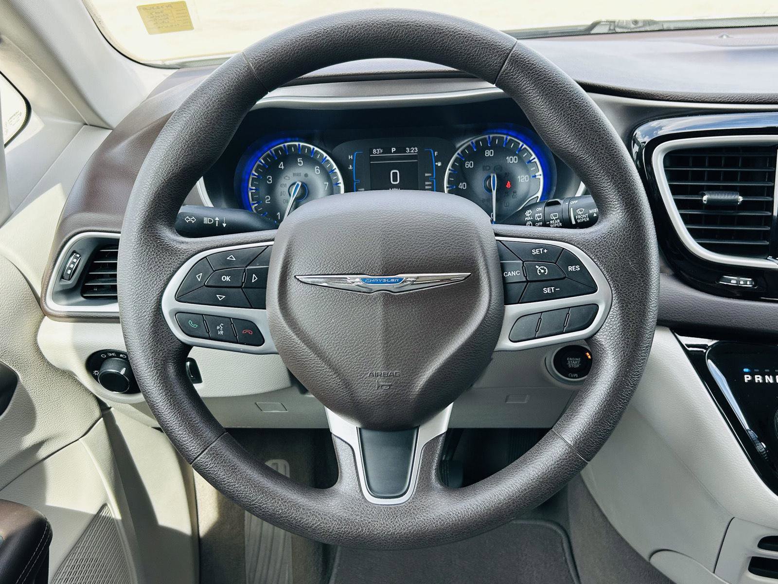 Used 2017 Chrysler Pacifica Touring w/ Tire & Wheel Group image 12