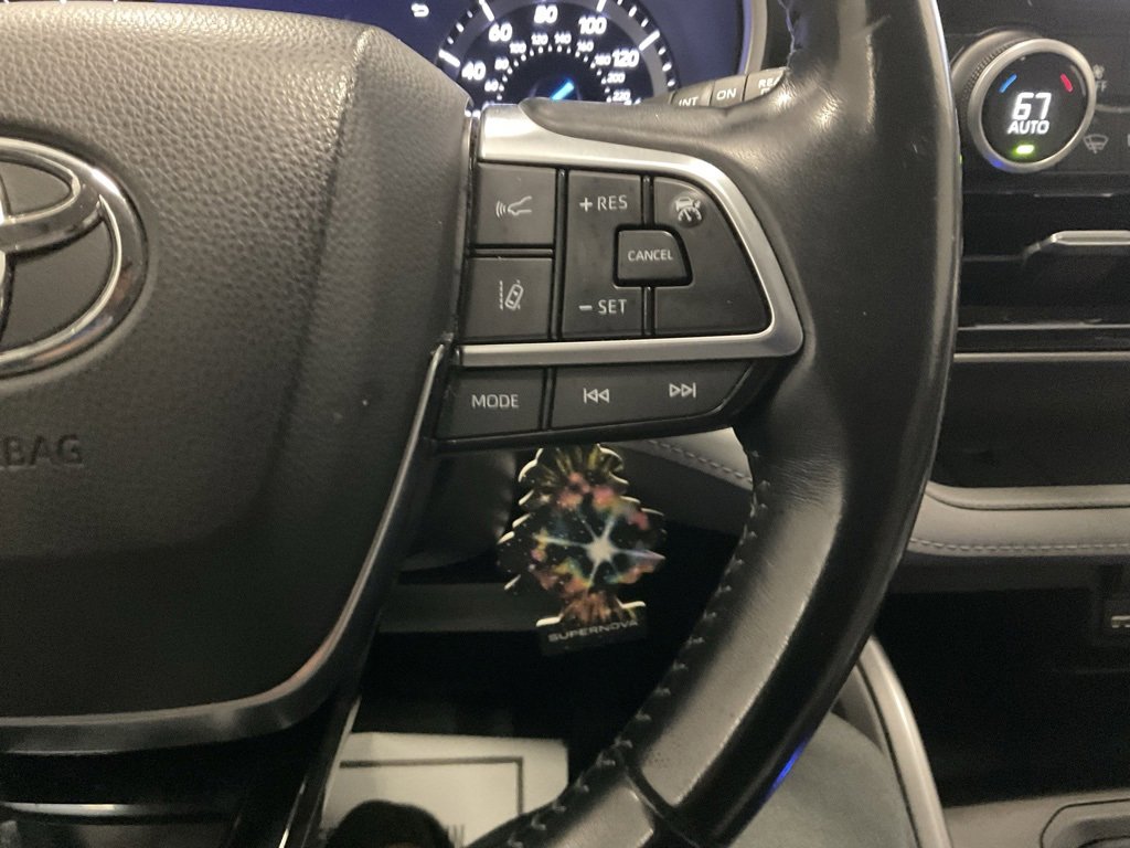 Used 2021 Toyota Highlander XLE image 18