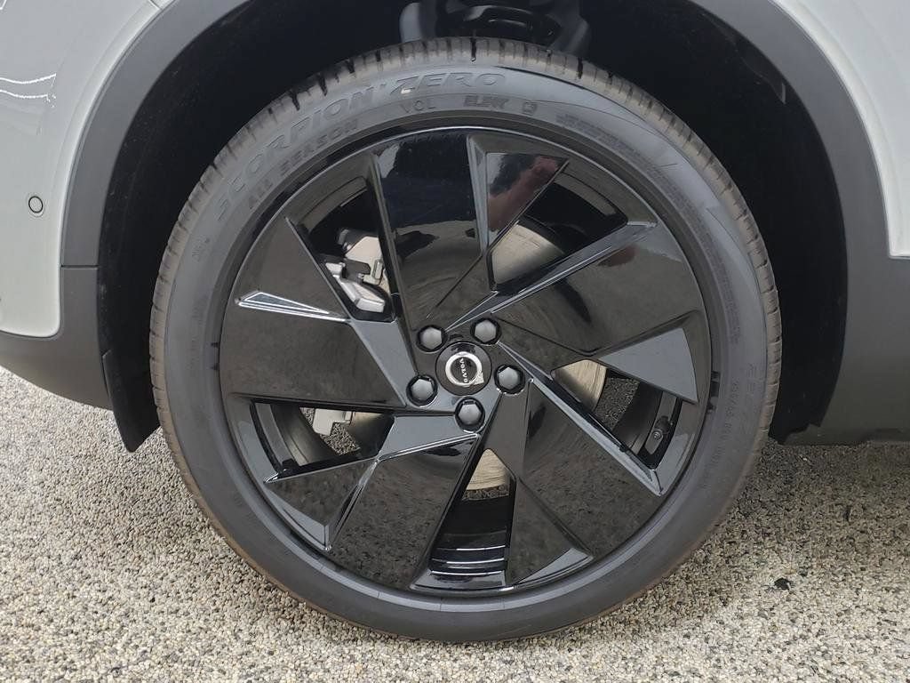 New 2026 Volvo EX40 Ultra AWD/4WD image 12